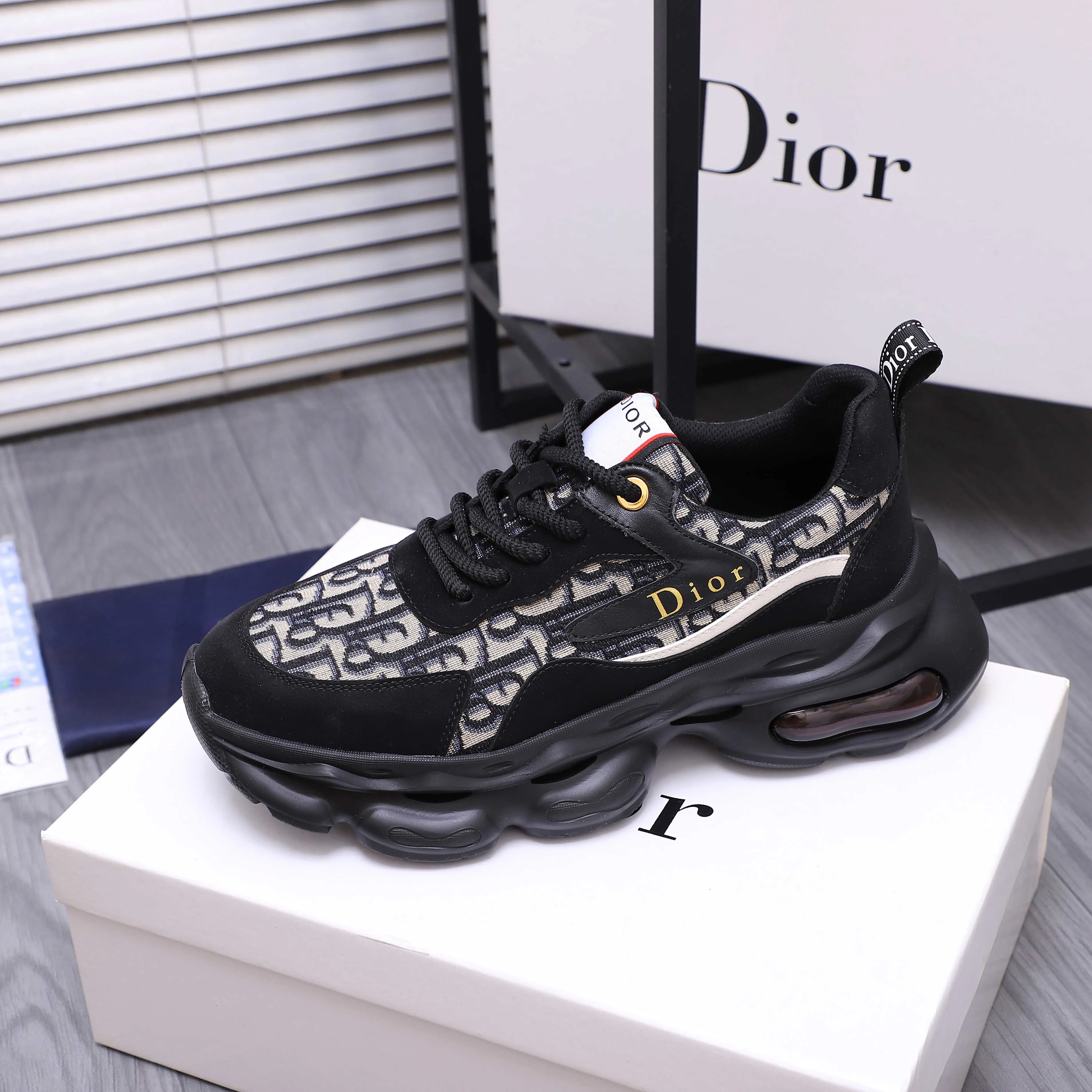 Men's shoes 💰p460 Product trademark: Dior "Dior" casual lace-up men's shoes Regular size: 38-44 Product materials: Selected classic woven pattern stitching cowhide upper, breathable mesh lining, cowhide insole, rubber outsole